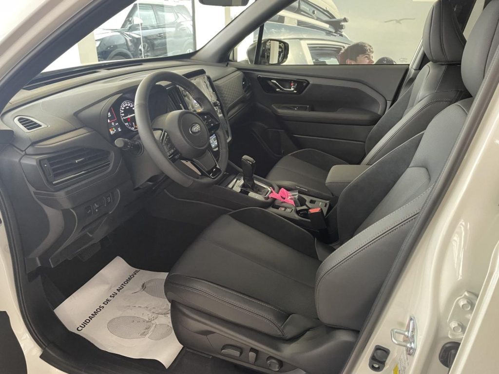 Subaru Forester 2.0i Hybrid Touring