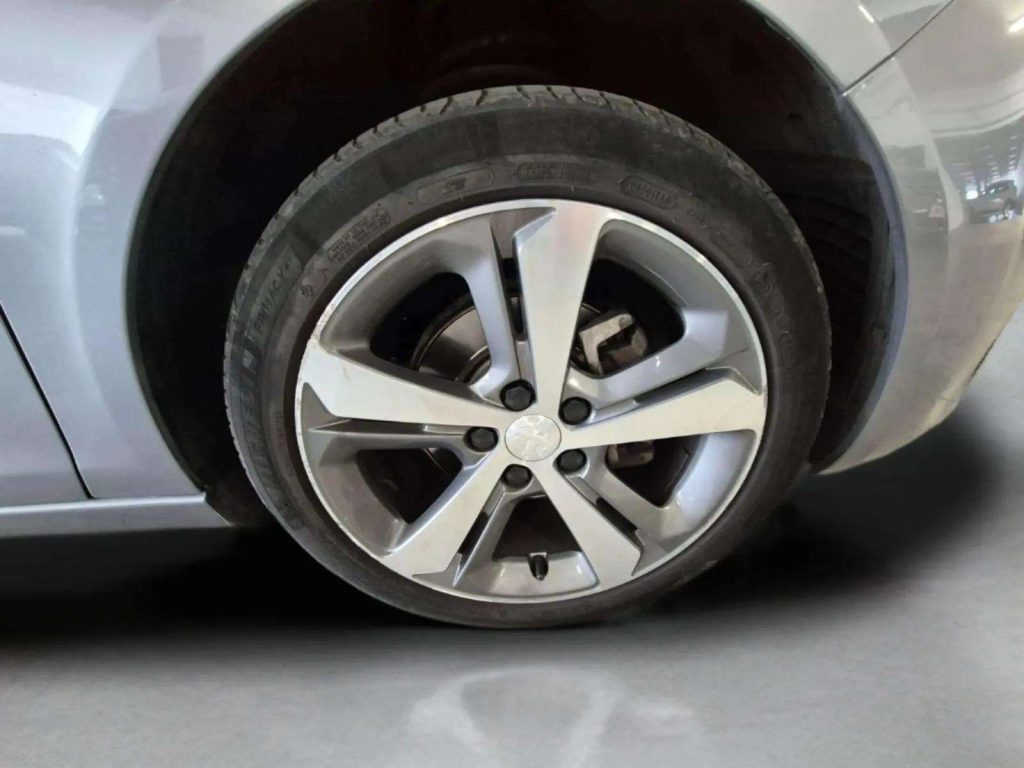 Peugeot 308 5p Allure 1.2 PureTech 96KW (130CV)